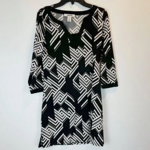 White House Black Market Dresses & Skirts - NWOT White House Black Market Geometric Print Tunic Dress - White/Black